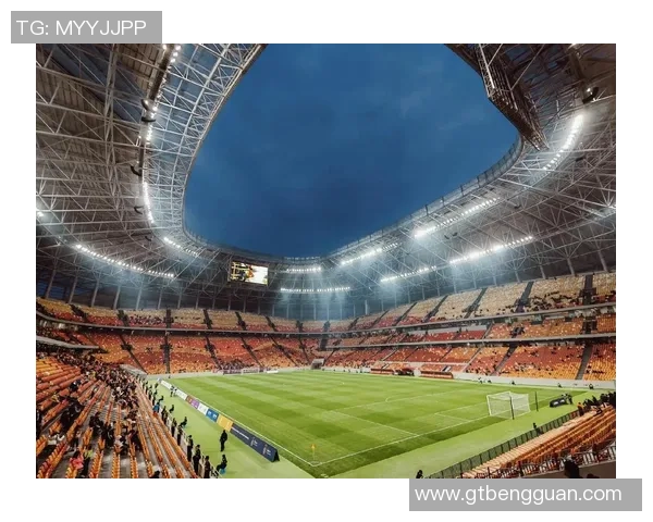 双足球先生的传奇之路：从绿茵场到全球舞台的辉煌历程