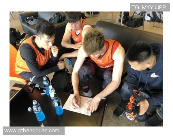 足球郭燕的传奇旅程：从草根球员到职业联赛的闪耀明星